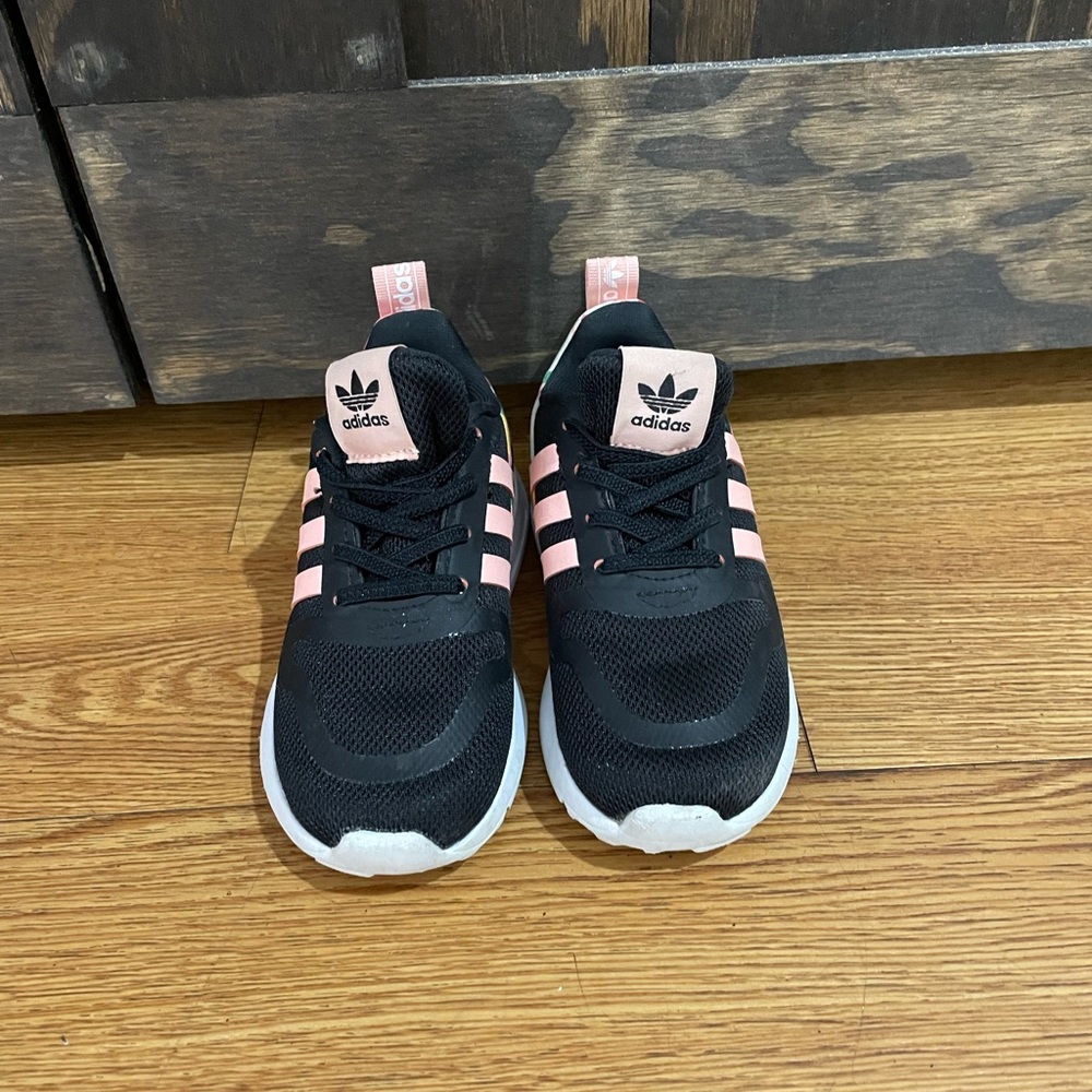 Adidas Tennis Shoes